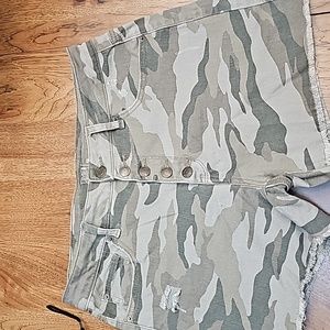 Time and Tru 5 button, 5 pocket denim shorts in Camo.